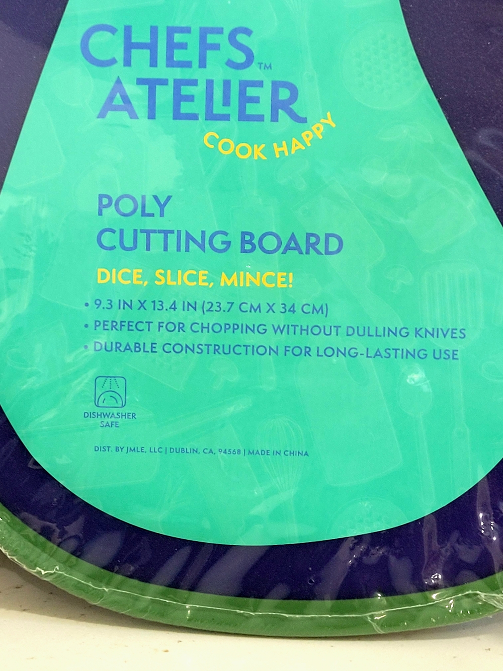 Chefs Atelier Eggplant Poly Cutting Board - Green & Purple Dun For Kids - Picture 3 of 6
